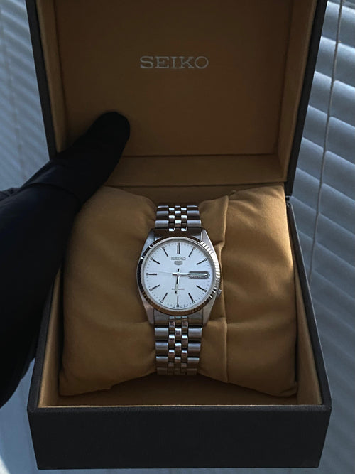 SEIKO 5 SNXJ - Silver